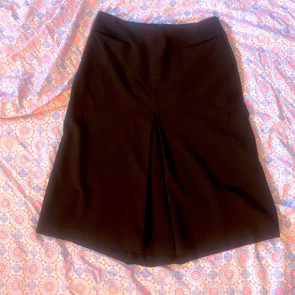 Brown skirt with pockets! Fantastic for fall or winter with some boots!